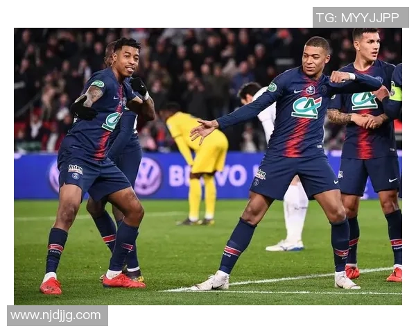 欧联杯精彩对决巴黎圣日耳曼逆转切尔西帽子戏法引爆全场激情