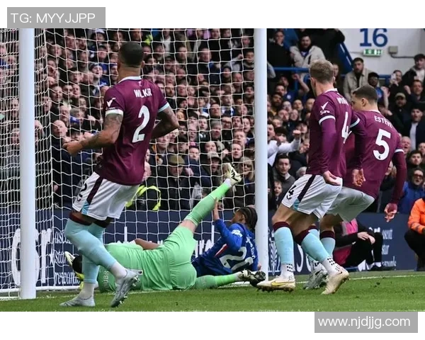 德甲激战国米狂胜切尔西红牌事件引发全场热议与争议