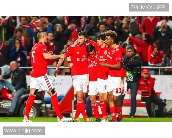 欧联杯激战巴黎圣日耳曼险胜本菲卡乌龙球引发争议判罚全场沸腾